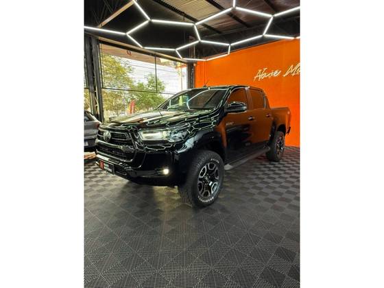 TOYOTA HILUX 2.8 D-4D TURBO DIESEL CD SRX 4X4 AUTOMÁTICO